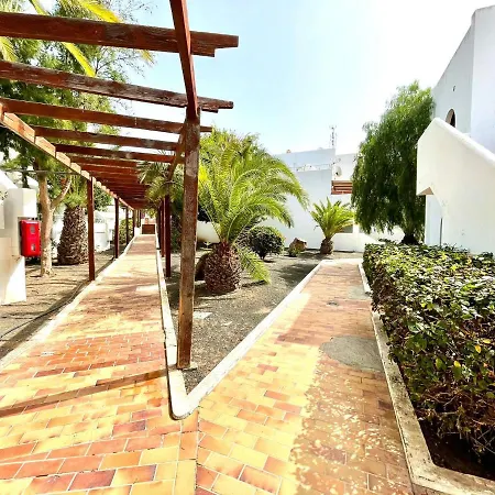 Apartman Nice Apartment, Wifi, Pool View Near Los Charcos Beach
